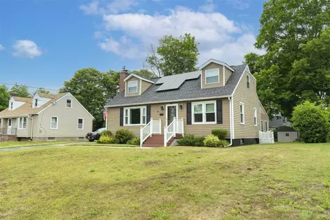 6 Calmer Pl, Hyde Park, NY 12538