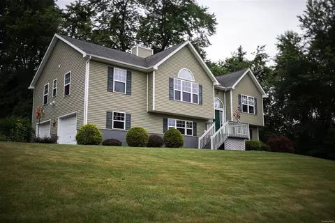 664 Plass Rd, Pleasant Valley, NY 12569