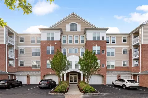 342 Regency Dr, Fishkill, NY 12524