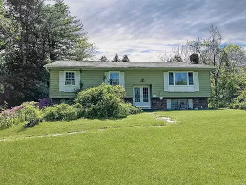 12 Arden Ln, Poughkeepsie, NY 12603