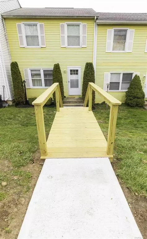 88 Rinaldi Blvd, Poughkeepsie, NY 12601