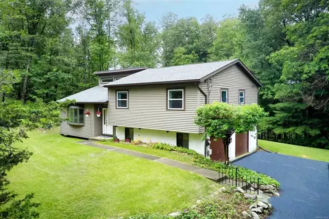 167 Van Wyck Lake Rd, Fishkill, NY 12524