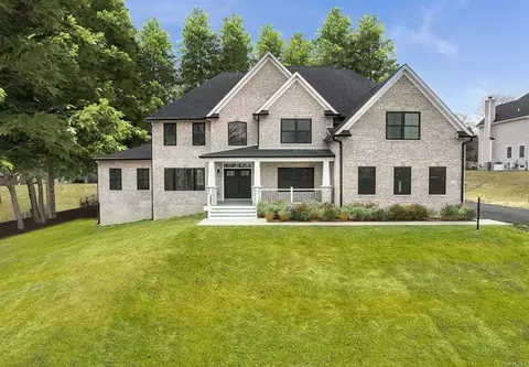 12 Sunset Ct, Wappinger, NY 12590