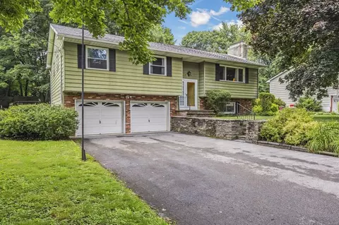 20 Smith St, Red Hook, NY 12571