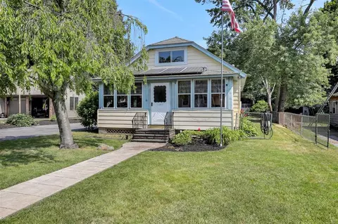 11 Greenbush Dr, Hyde Park, NY 12538