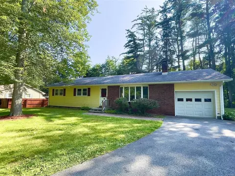 542 Creek Rd, Poughkeepsie, NY 12601