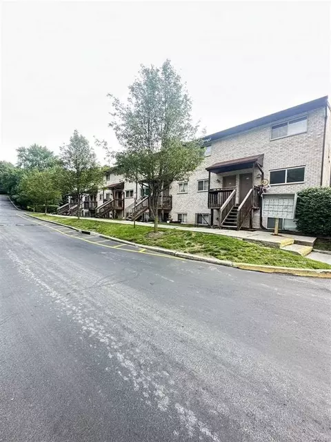 26 Cooper Rd #714, Poughkeepsie, NY 12603