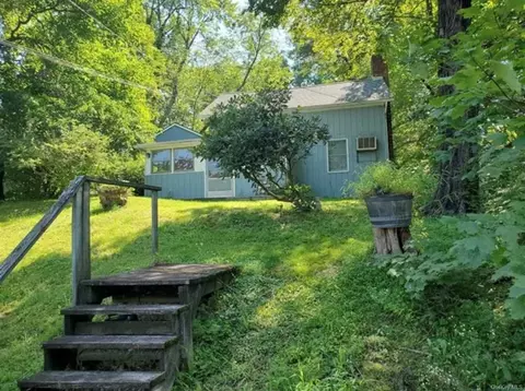 98 Old Post, Red Hook, NY 12571