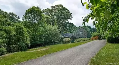 325 Road, Pawling, NY 12531
