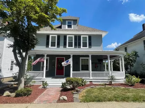 25 Randolph Ave, Poughkeepsie, NY 12601