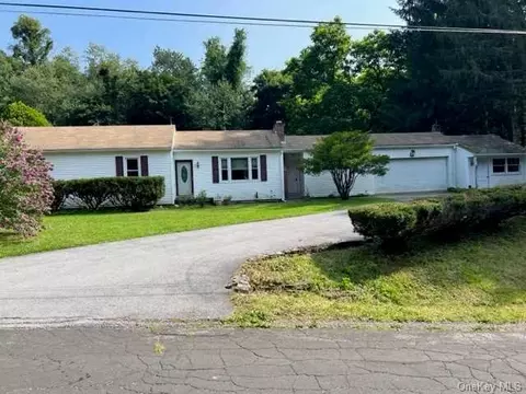 3 Nelson Rd, Pleasant Valley, NY 12569