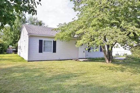 64 Van Wyck Dr, Poughkeepsie, NY 12601