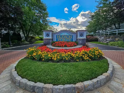 310 Bridgeview Dr, Poughkeepsie, NY 12601