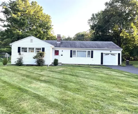 12 Dublin Ln, Poughkeepsie, NY 12603