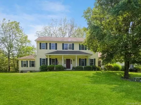 12 Hattie Ln, Salt Point, NY 12578