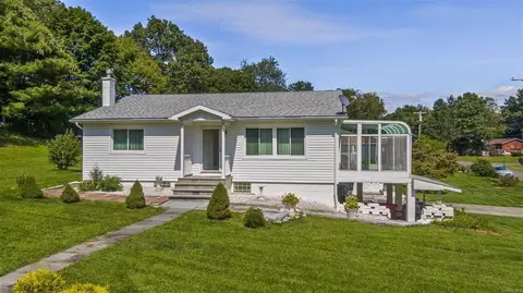 44 Major Rd, Elizaville, NY 12523