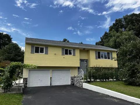 28 Nassau Rd, Poughkeepsie, NY 12601