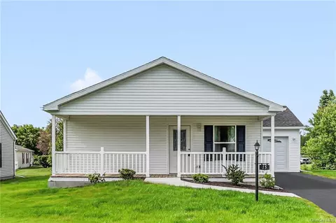 15 Orlando Dr, Poughkeepsie, NY 12603