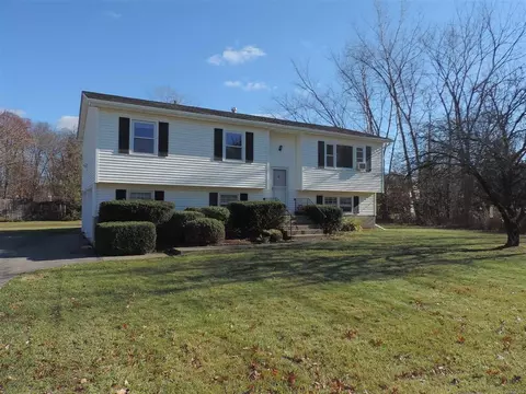 35 Mina Dr, Wappinger, NY 12590