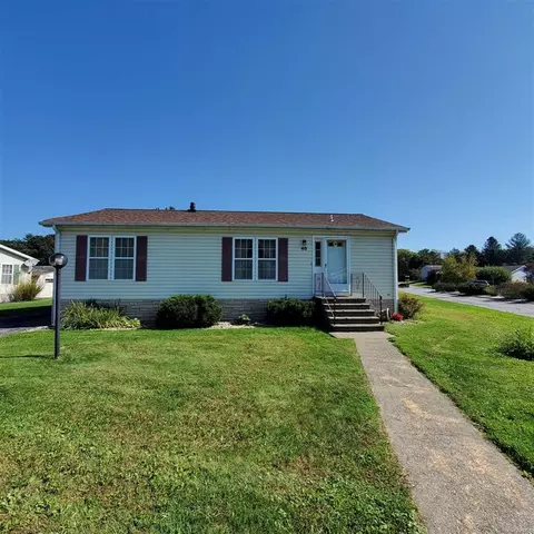 45 Fourth Dr, Hyde Park, NY 12538