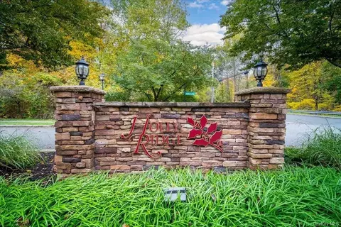 208 Pondview Loop, Wappingers Falls, NY 12590