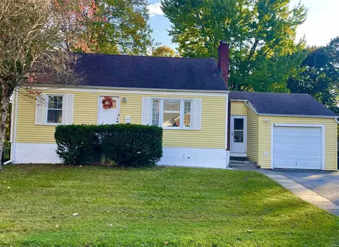 20 Dorliss Dr, Poughkeepsie, NY 12603