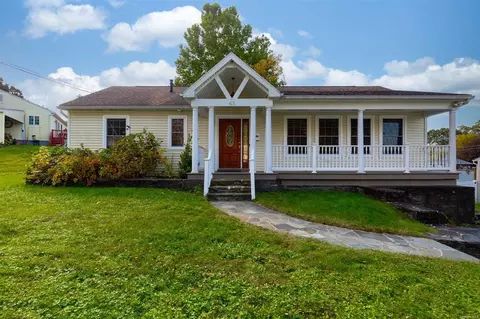 43 Styvestandt Dr, Poughkeepsie, NY 12601