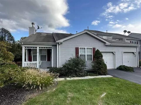 20 Tall Tree Ln, Poughkeepsie, NY 12603