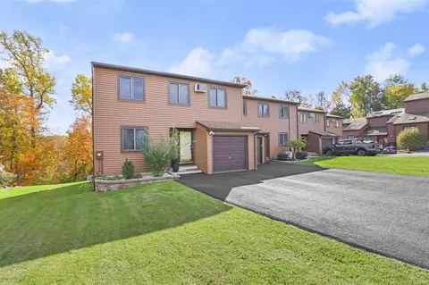 29 Tamarack Cir, Fishkill, NY 12524