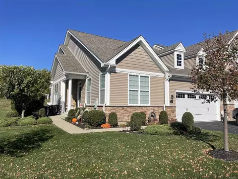 16 Dutch Ct, Wappinger, NY 12590