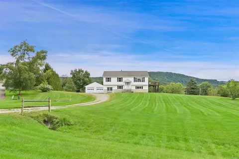 31 Country Rd, Millerton, NY 12546