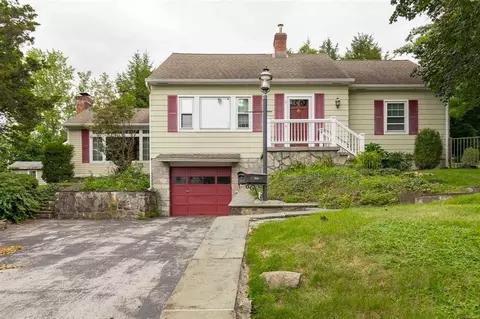 2 Vassar Rd, Poughkeepsie, NY 12603