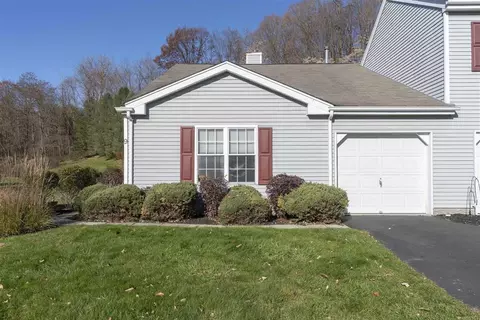 9 Tall Tree Ln, Poughkeepsie, NY 12603