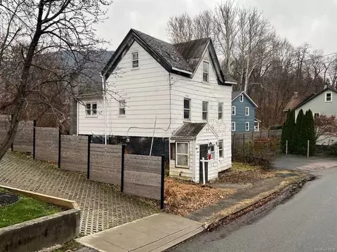 20 Water St, Beacon, NY 12508