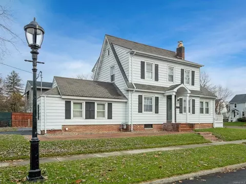 24 Kingston Ave, Poughkeepsie, NY 12603