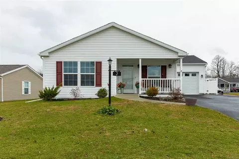 2 Orlando Dr, Poughkeepsie, NY 12603