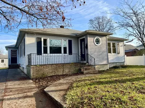 84 Beacon St, Beacon, NY 12508