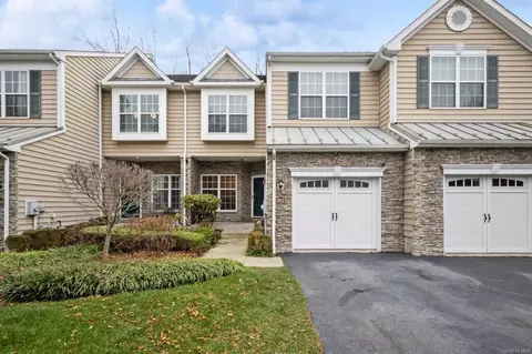 852 Huntington Dr, Fishkill, NY 12524
