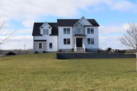 11 Abu Mousa Dr, La Grange, NY 12540