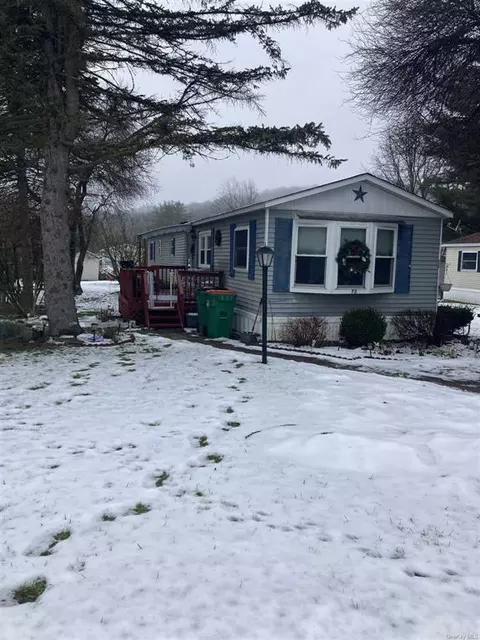 72 Elm Ln, Pleasant Valley, NY 12569