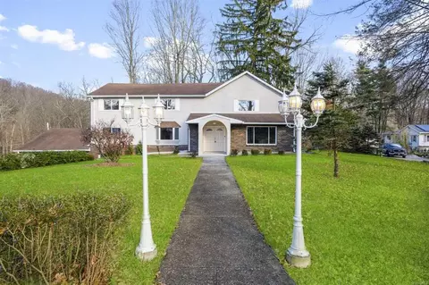 446 Masten Rd, Pleasant Valley, NY 12569