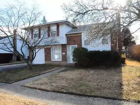 20 Pine St, Plainview, NY 11803 photo 1