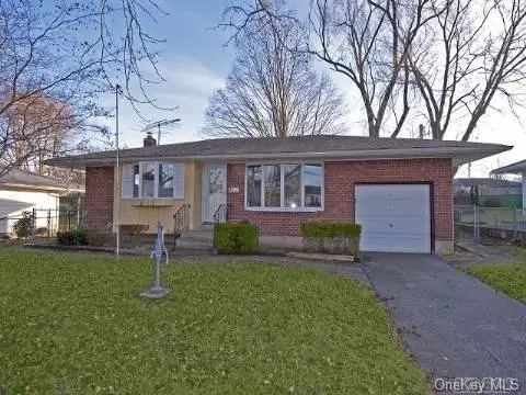 12 Roberta Ln, Commack, NY 11725 photo 1
