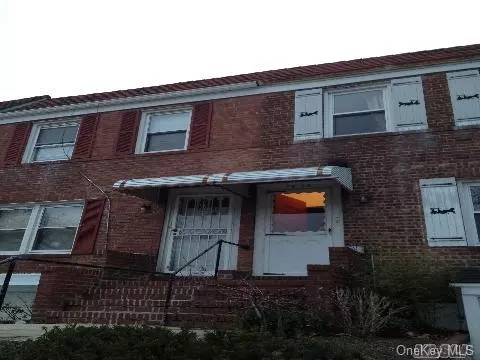 70-24 175 St, NY 11366 photo 1