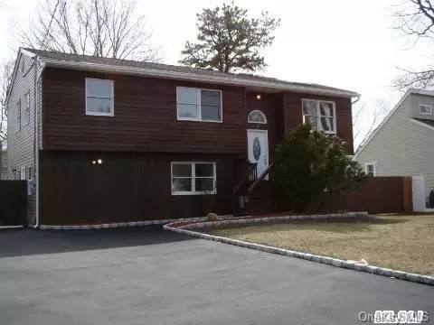 54 Applegate Dr, Mastic, NY 11950 photo 1