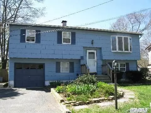 124 Phyllis Dr, Patchogue, NY 11772 photo 1
