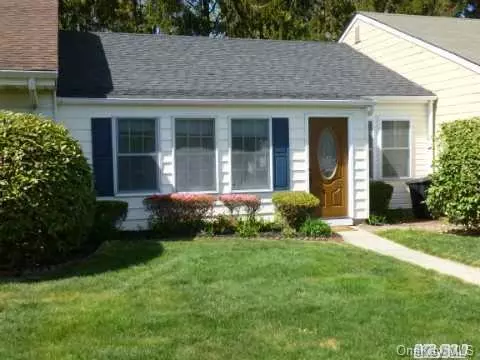 40 Forge Ln, Coram, NY 11727 photo 1
