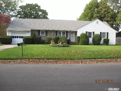 170 Ackerly St, Riverhead, NY 11901 photo 1