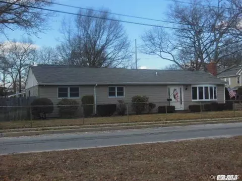62 Park Ave, Patchogue, NY 11772 photo 1
