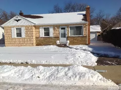 20 Beebe Ave, Hempstead, NY 11550 photo 1
